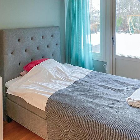 Beautiful Home In Oerebro With Kitchen Bagian luar foto